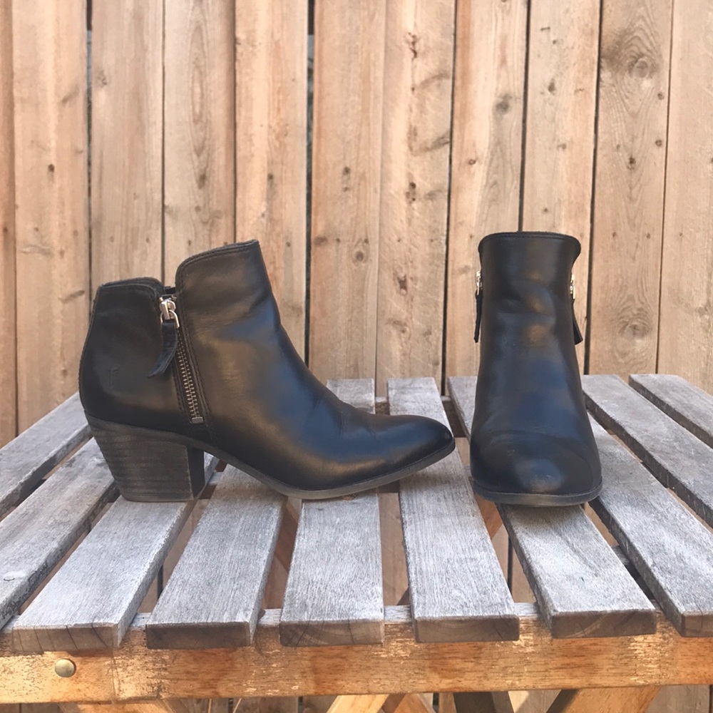 Black Frye zip booties. Good condition!